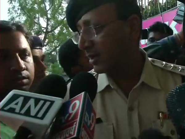 కమల్‌ నాథ్‌ అనుచరుడు