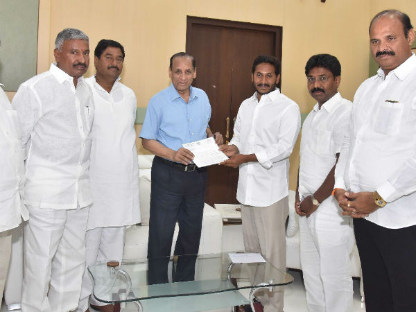 టిడిపి నేత‌ల పై కేసుల్లేవ్‌..వైసిపి నేత‌ల పై మాత్రం..