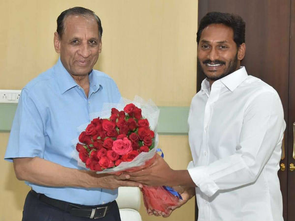 ఆధారాల‌ను మాయం చేస్తున్నారు..