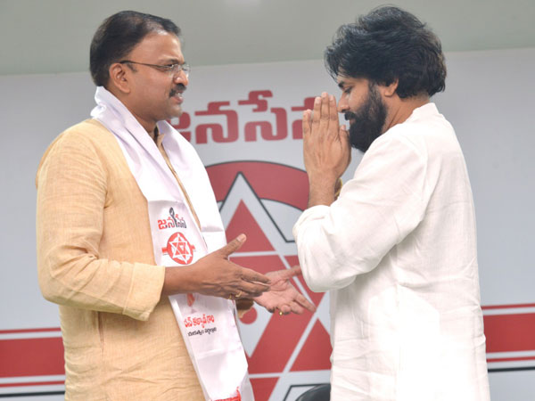 గెలుపుపై ధీమా వ్యక్తం చేస్తున్న అభ్యర్థులు..! ఓటరు డిసైడ్ చేసేది ఎవరినో చూడాలి..!!