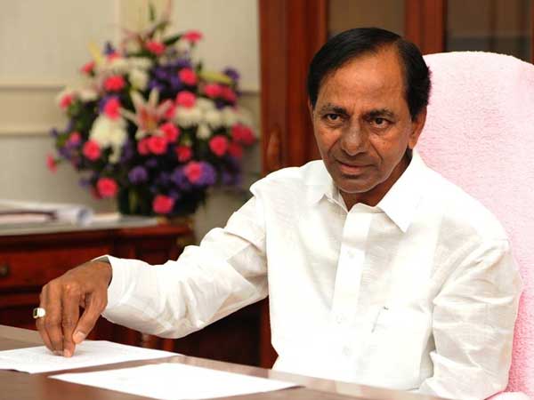ఆత్మహత్యల పాపం ప్రభుత్వానిదే .. గ్లోబరీనాపై కేసులు నమోదు చెయ్యాలి