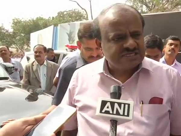 మాండ్యాలో నిఖిల్‌కు గట్టి పోటీ
