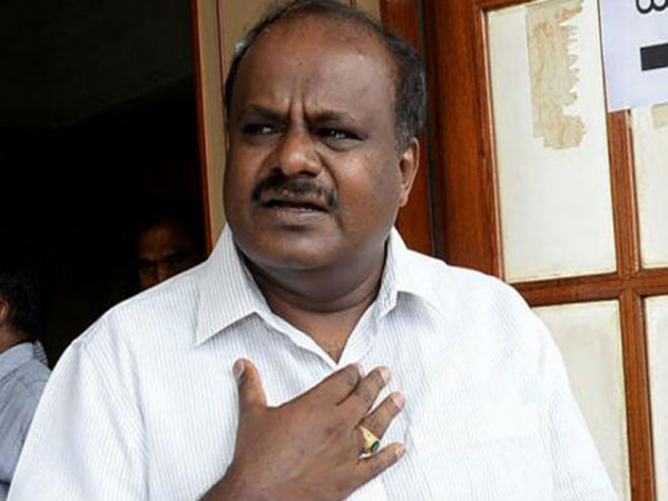 నాలుగు పేజీల ఫిర్యాదు నాలుగు పేజీల ఫిర్యాదు