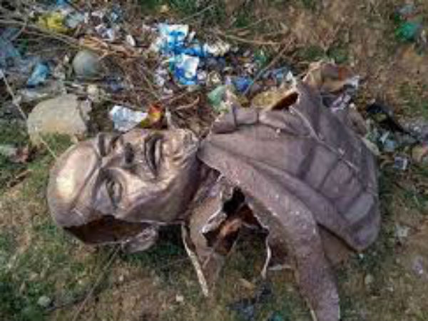 Periyar statue Vandalized in Tamil Nadu 