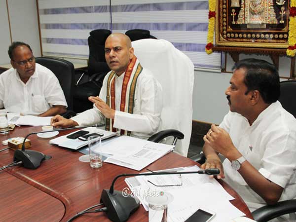 ఆదాయం లెక్కింపులో మజ్దూర్లదే ప్రధానపాత్ర ఆదాయం లెక్కింపులో మజ్దూర్లదే ప్రధానపాత్ర