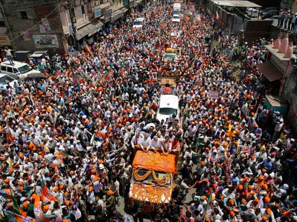 మోడీ రోడ్ షోకు హాజరుకానున్న అగ్రనేతలు