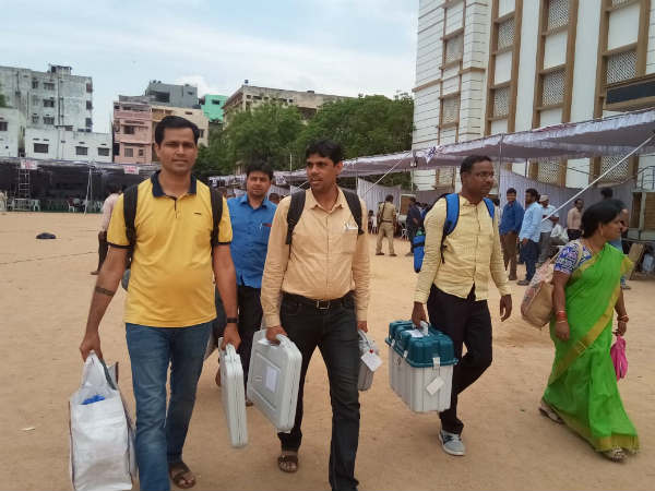  పల్లె బాట పట్టిన యంత్రాంగం..! ఎన్నికలకు సర్వం సిద్దం చేస్తున్న ఈసీ..!!