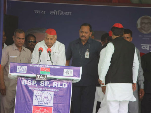 మాయావతిని గౌరవిద్దాం మాయావతిని గౌరవిద్దాం