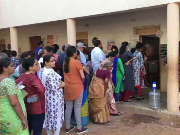 పోలింగ్ డే హాలీడే.. ఓటేస్తారుగా..!