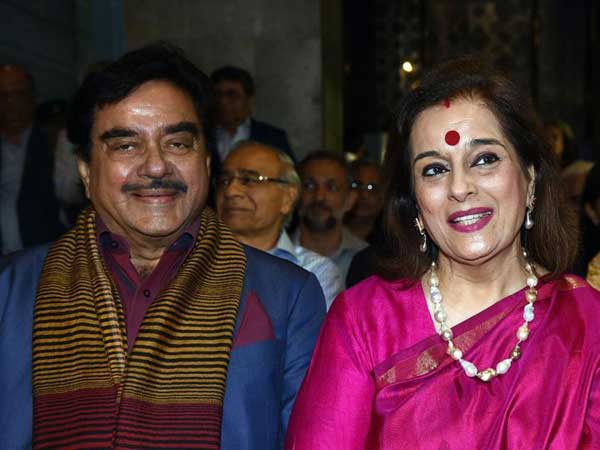 రెండు వేర్వేరు పార్టీల్లో ఒకే కుటుంబ సభ్యులు రెండు వేర్వేరు పార్టీల్లో ఒకే కుటుంబ సభ్యులు