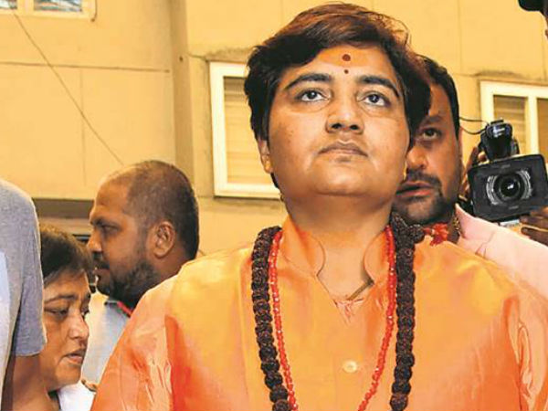 హేమంత్ కర్కరే‌పై వివాదాస్పద వ్యాఖ్యలు