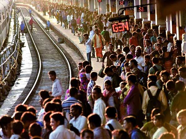  జనం అవసరాన్ని క్యాష్ చేసుకుంటున్న ట్రావెల్స్..! విపరీతంగా పెరిగిన ఛార్జీలు..!!