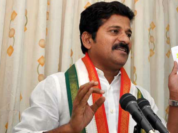 రేవంత్ రెడ్డిని చూసి రెచ్చిపోయిన విద్యార్థులు..! బోర్డ్ లోపలకు చొచ్చుకుపోయే ప్రయత్నం..!! 
