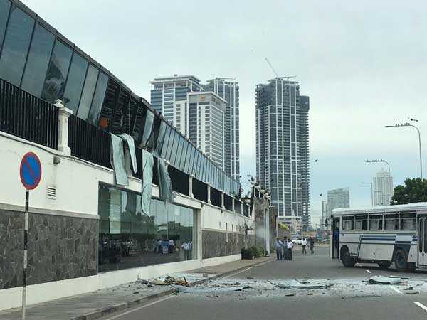 తొలి పంజా..