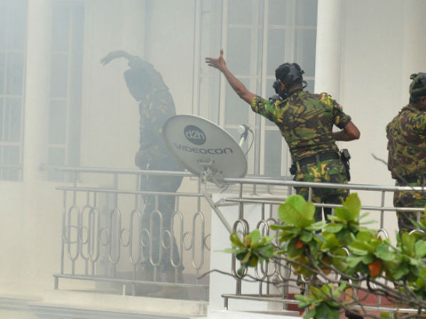 ఎదురు కాల్పులు.. ఎదురు కాల్పులు..