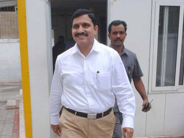 ఎన్నికల సమయంలో టీడీపీ కి షాక్... సుజనా చౌదరికి చెందిన రూ.315 కోట్ల విలువైన ఆస్తులను అటాచ్ ఎన్నికల సమయంలో టీడీపీ కి షాక్... సుజనా చౌదరికి చెందిన రూ.315 కోట్ల విలువైన ఆస్తులను అటాచ్