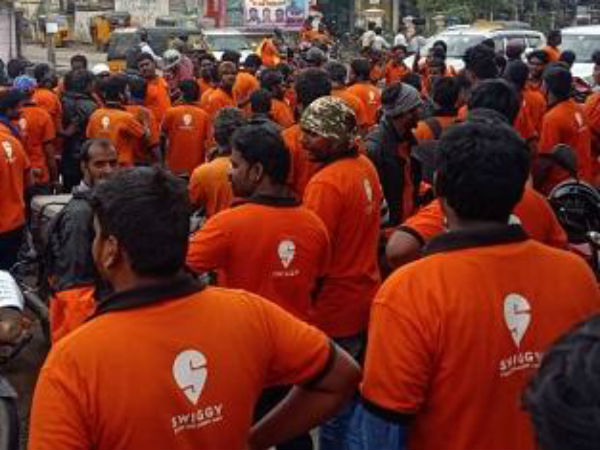 ఒక క్షమాపణ ,రెండు వందల గిఫ్ట్ వోచర్ 