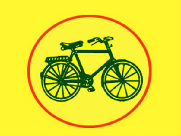 టీడీపీ నేతల ఫిర్యాదును తోసిపుచ్చిన ఈసీ .. సినిమా ప్రసారం టీడీపీ నేతల ఫిర్యాదును తోసిపుచ్చిన ఈసీ .. సినిమా ప్రసారం