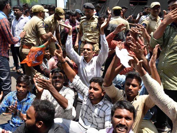 ఇంటర్ బోర్డు కార్యాలయంలో త్రిసభ్య కమిటీ విచారణ