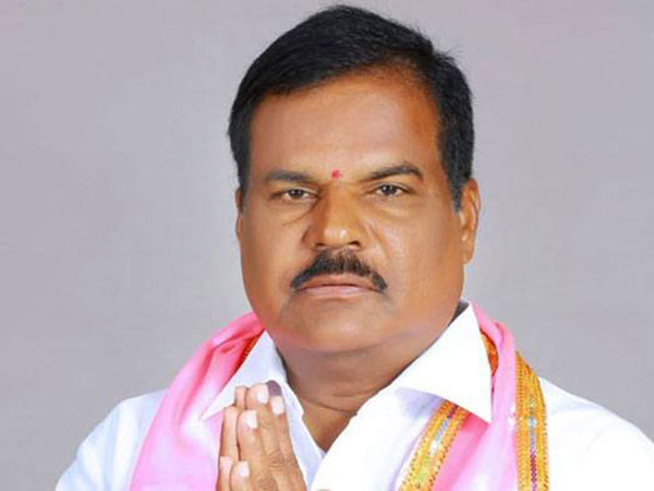 ఇదేమి కొత్త కాదు.. ఎప్పుడూ డిష్యుం డిష్యుమే..! ఇదేమి కొత్త కాదు.. ఎప్పుడూ డిష్యుం డిష్యుమే..!