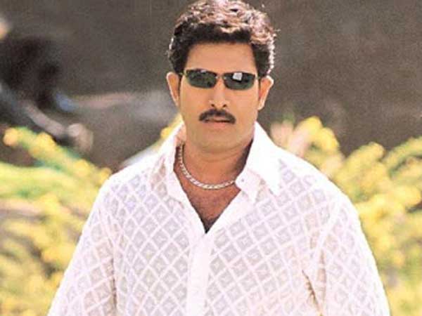 అసెంబ్లీ ఎన్నికల్లో టీడీపీ కోసం .. లోక్ సభ ఎన్నికల్లో టీఆర్ఎస్ కోసం సినీనటుడు వేణు ప్రచారం