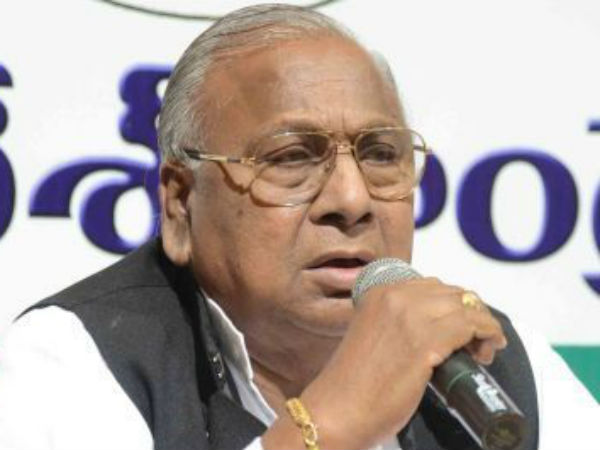 కేటీఆర్ కోసం పెద్దమ్మ గుడిలో వెయిట్ చేసిన వీహెచ్ .. పెద్దమ్మ గుడికి రాని కేటీఆర్ 