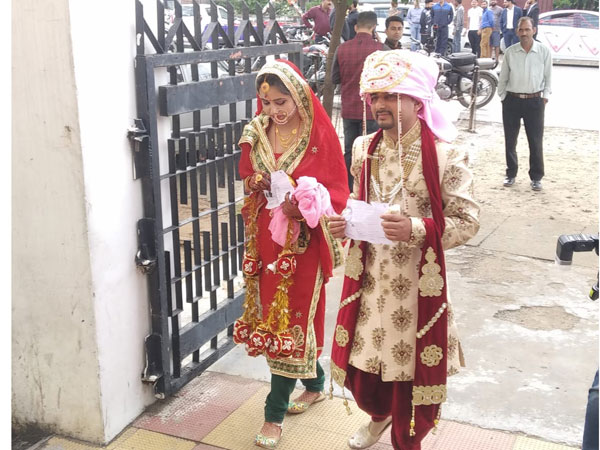 newly married bride and groom cast their Votes in various places newly married bride and groom cast their Votes in various places