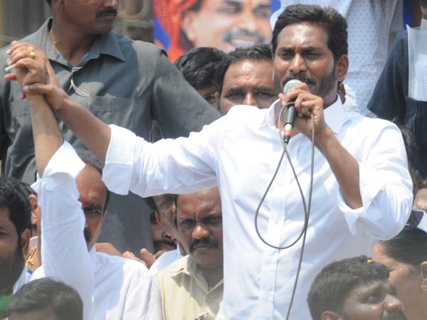 బాలయ్య ఇలాకాలోకి జ‌గన్‌..