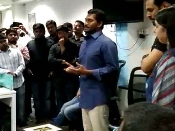 ప్రశాంత్ కిషోర్ కార్యాలయానికి తొలిసారి జగన్ ప్రశాంత్ కిషోర్ కార్యాలయానికి తొలిసారి జగన్