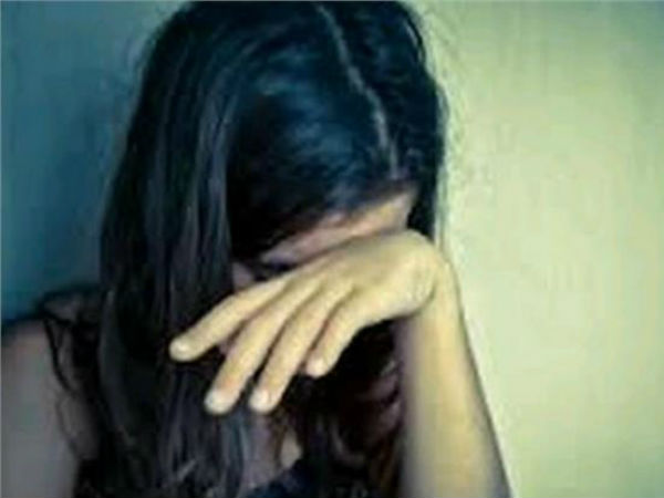  వాష్‌రూంలో‌లో వాడిపడేసిన శానిటరీ ప్యాడ్స్