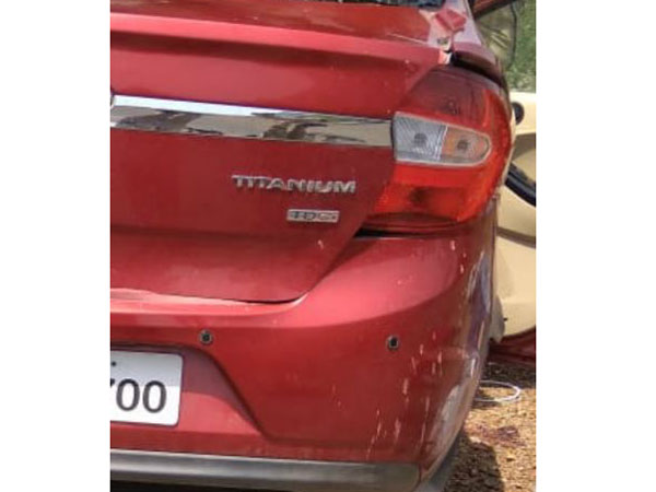 five people died after car met accident with lorry in karnataka