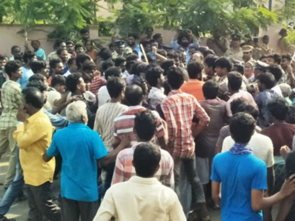 విడుదల చేయాలని డిమాండ్