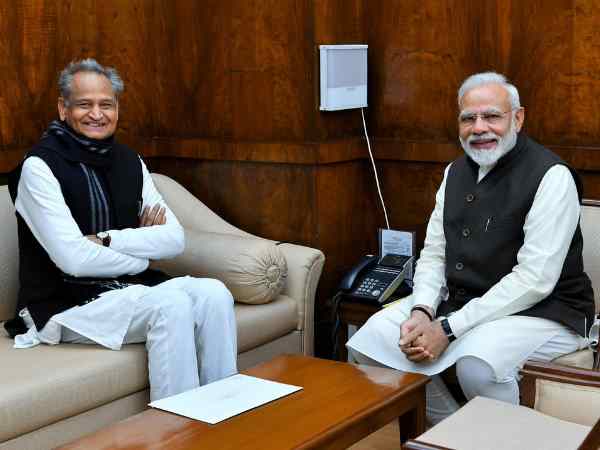  రాఫెల్, పెద్దనోట్ల రద్దుపై ఆసక్తి చూపని ప్రజలు