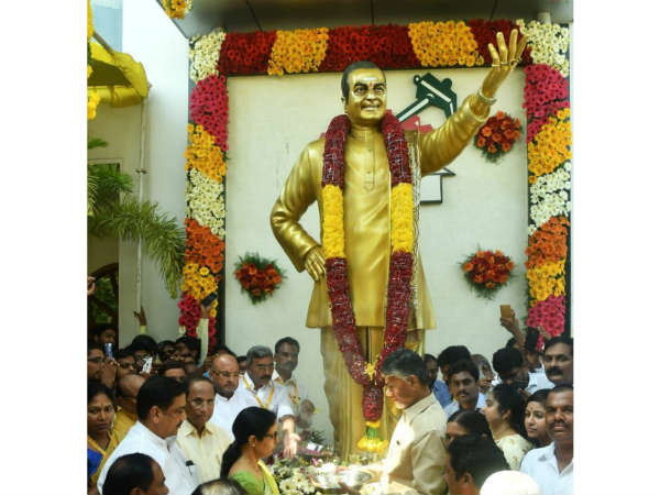 ఎన్టీఆర్ ను చూసి స్పూర్తి పొందాలి..! నిరుత్సాహ పడొద్దన్న బాబు..!! ఎన్టీఆర్ ను చూసి స్పూర్తి పొందాలి..! నిరుత్సాహ పడొద్దన్న బాబు..!!