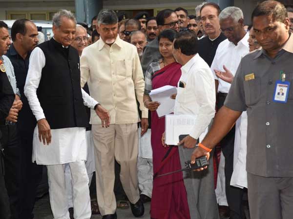 ఏపీని వ‌దిలి ఢిల్లీలో చంద్ర‌బాబు..