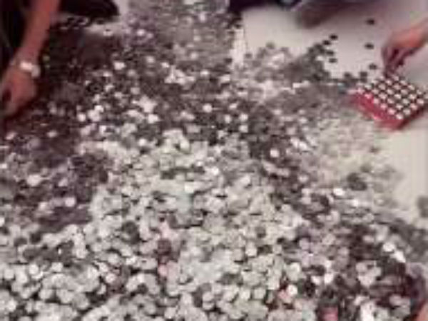  డిపాజిట్ కోసం.. బ్యాంకుకు అదే చిల్లర