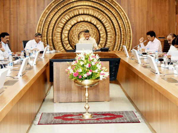 నవ్వుల పువ్వులు పూయించిన మంత్రి..! అంతే కామెడీగా సమాధానం చెప్పిన బాబు..!! 