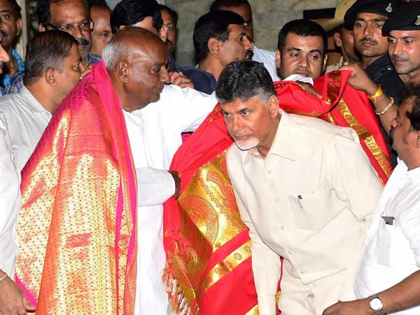 శుక్రవారం ఢిల్లీకి రావాల్సిందిగా ఆహ్వానం