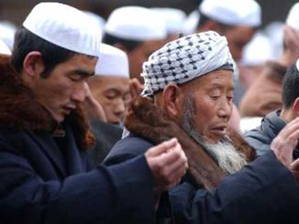 చివరకు స్కూలు విద్యార్థులపై కూడా నిషేధం