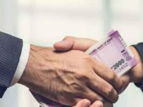  లంచం తీసుకుంటూ పట్టుబడిన వారు..! నెల రోజుల్లో ఏసీబీకి చిక్కిన 9 మంది ఉద్యోగులు..!!