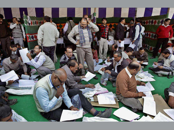 ఇసితో భేటీ..ధ‌ర్నా ఆలోచ‌న‌..