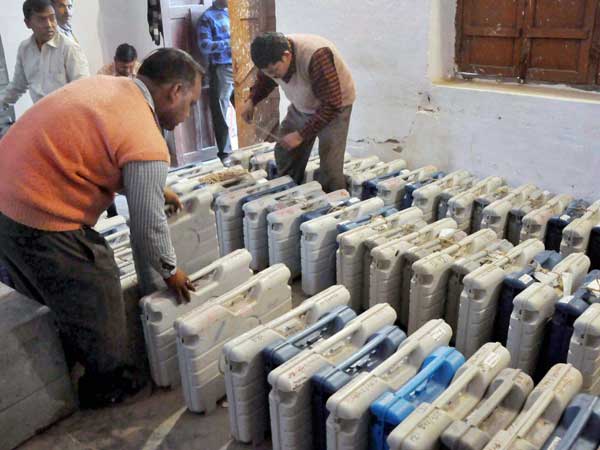 బరిలో ప్రముఖులు.. కొన్నిచోట్ల ఉత్కంఠ