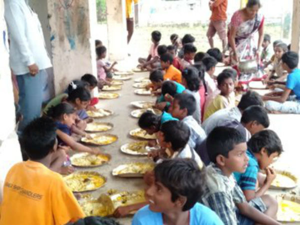 Chandrababu Naidu is explained that Under the Mid Day Meal scheme of Cyclone Fani Chandrababu Naidu is explained that Under the Mid Day Meal scheme of Cyclone Fani