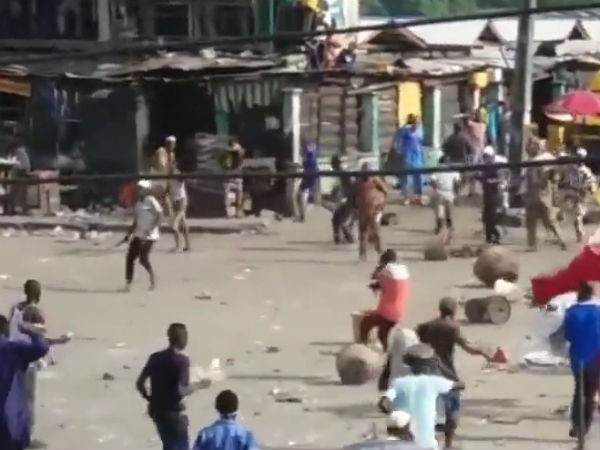  శాంతిభాద్రతలకు విఘాతం..! పోలీసుల ముందే రెచ్చిపోయిన వైనం..!!