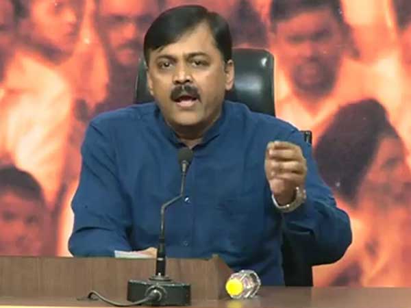 ప్రతీవిషయం రాజకీయం చెయ్యాలని చూస్తే ఒత్తిడి పెరుగుతుందన్న జీవీఎల్ ప్రతీవిషయం రాజకీయం చెయ్యాలని చూస్తే ఒత్తిడి పెరుగుతుందన్న జీవీఎల్