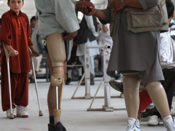 బీదరికంలో అహ్మద్ కుటుంభం, స్పందించిన స్థానిక ఐసిఆర్సి డాక్టర్స్