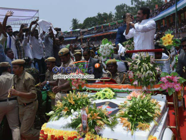 తండ్రి వాచీ..పెన్నుతోనే..