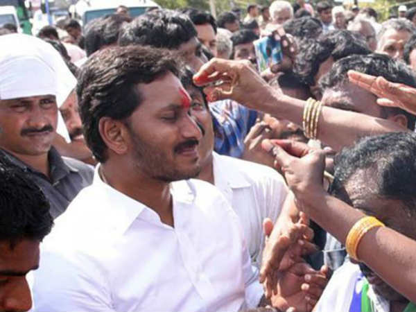 పాదయాత్ర ఎఫెక్ట్ .. తండ్రికి తగ్గ తనయుడిగా పాదయాత్ర