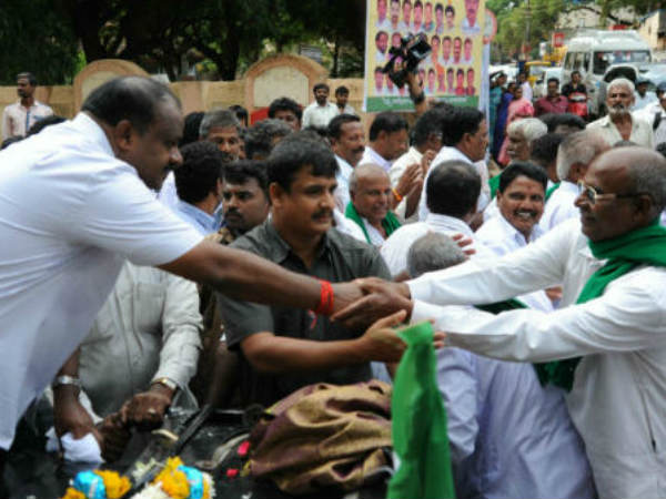 యువతకు ఉద్యోగాలు 