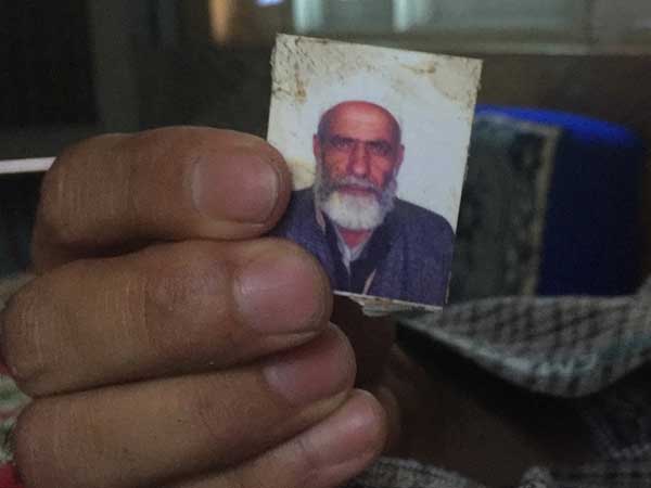 జమ్ముకశ్మీర్లో వేర్పాటు వాదుల ఘాతుకం జమ్ముకశ్మీర్లో వేర్పాటు వాదుల ఘాతుకం